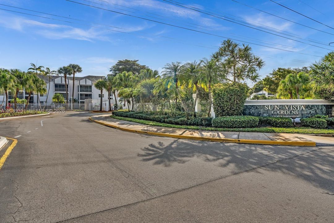 For Sale: $174,900 (1 beds, 1 baths, 695 Square Feet)