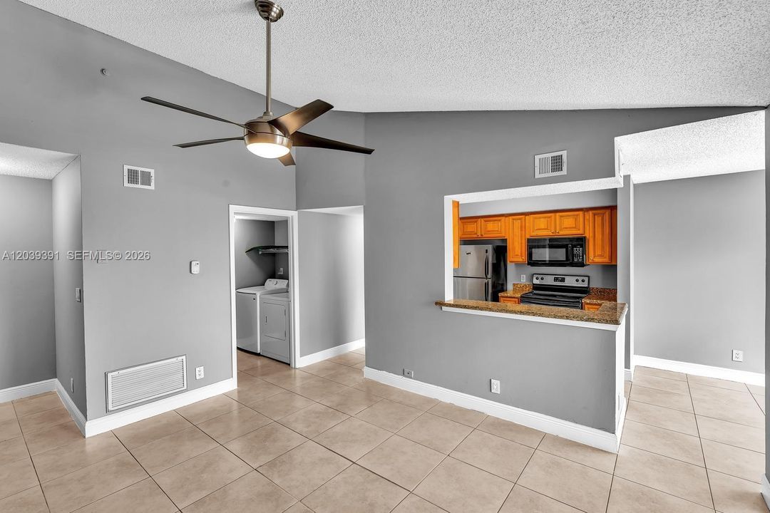 For Sale: $174,900 (1 beds, 1 baths, 695 Square Feet)