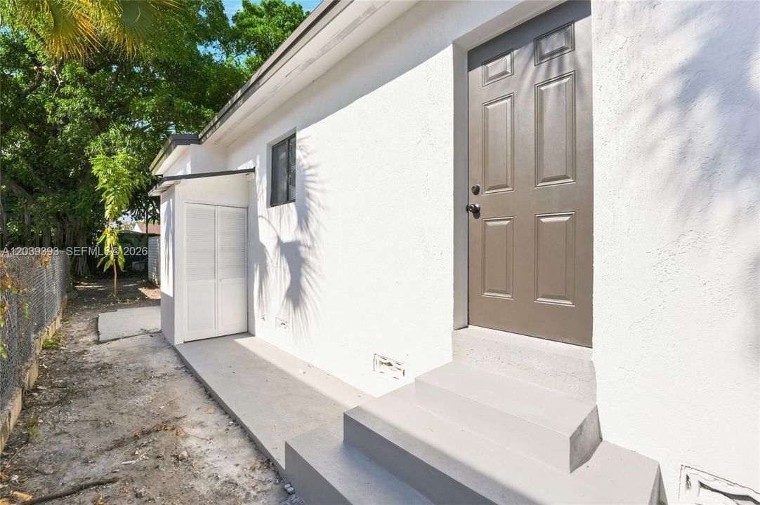 For Sale: $495,000 (3 beds, 2 baths, 1072 Square Feet)