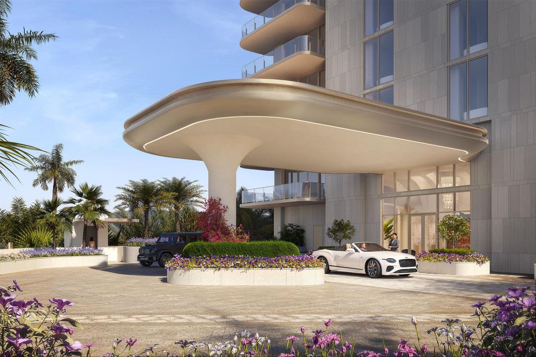 Arrival & Porte-Cochere