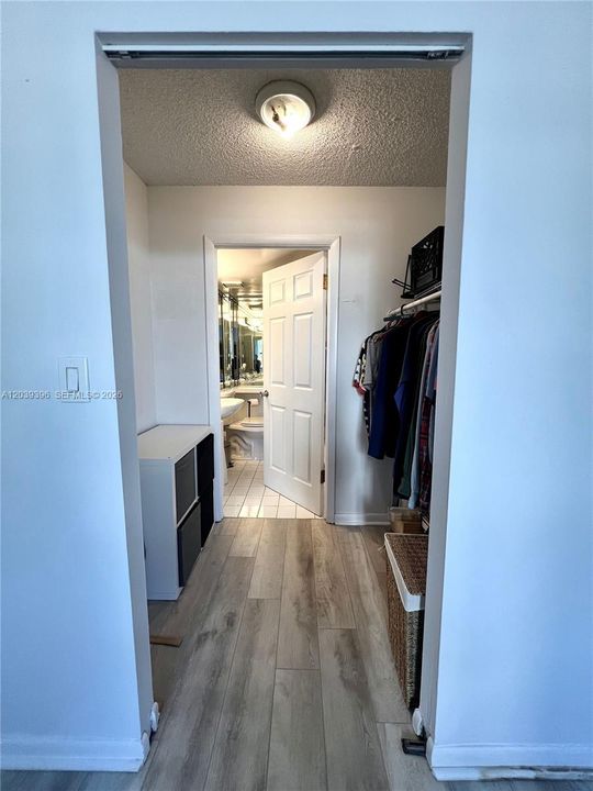 For Sale: $250,000 (0 beds, 1 baths, 480 Square Feet)