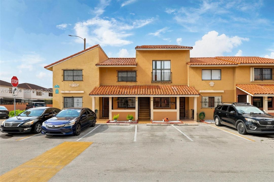 For Sale: $249,900 (2 beds, 2 baths, 755 Square Feet)
