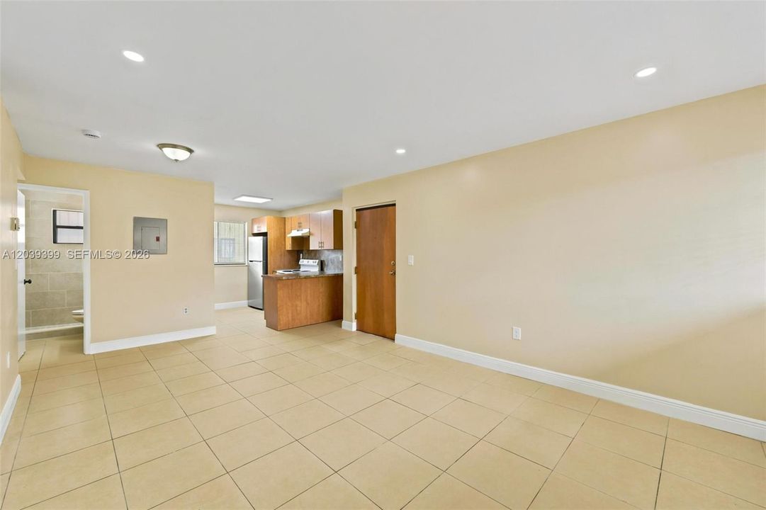 For Sale: $249,900 (2 beds, 2 baths, 755 Square Feet)