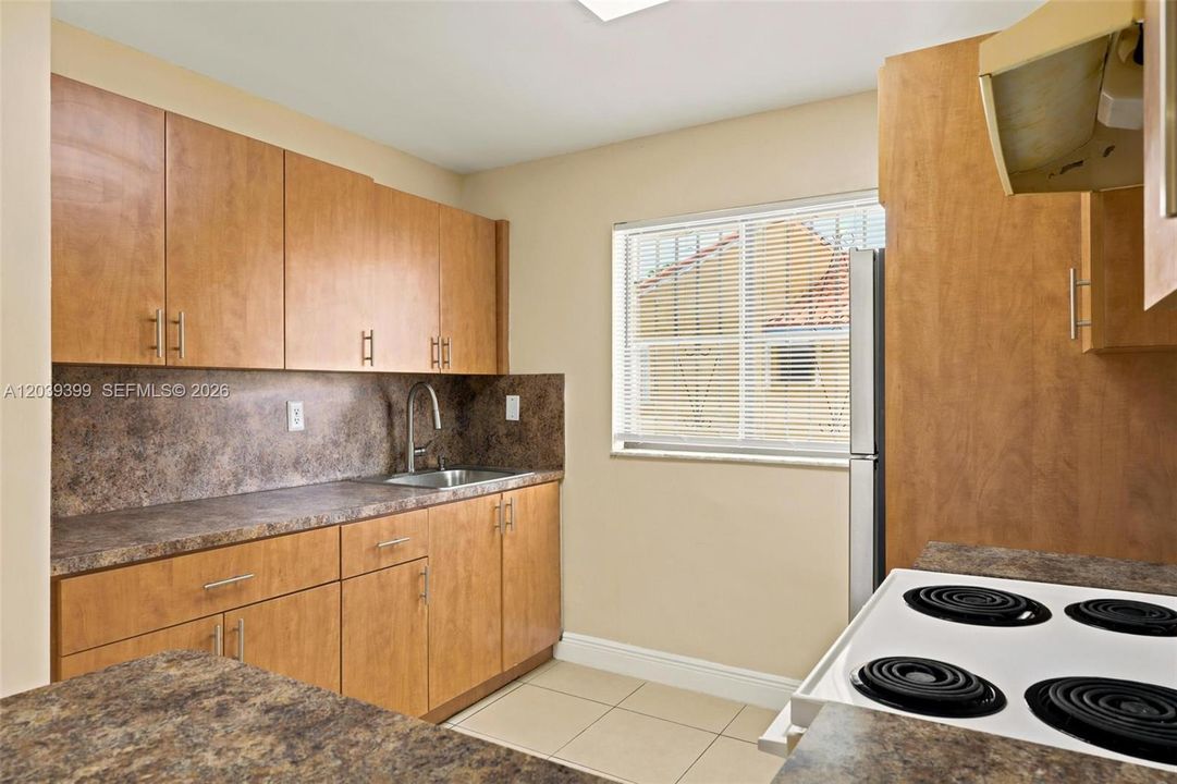For Sale: $249,900 (2 beds, 2 baths, 755 Square Feet)