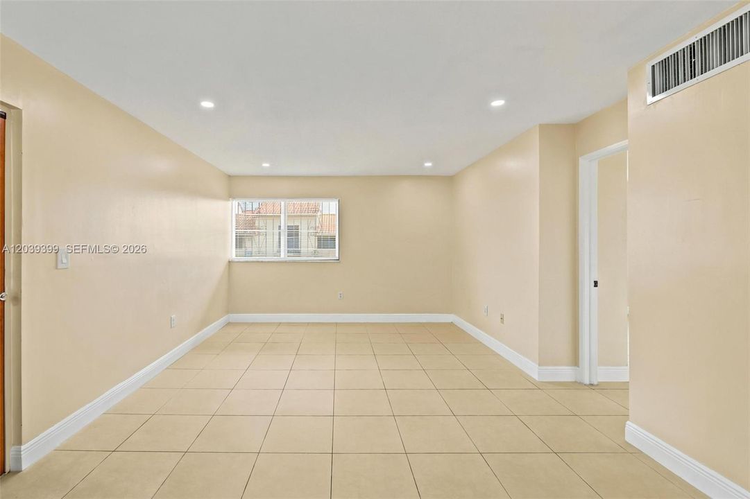 For Sale: $249,900 (2 beds, 2 baths, 755 Square Feet)
