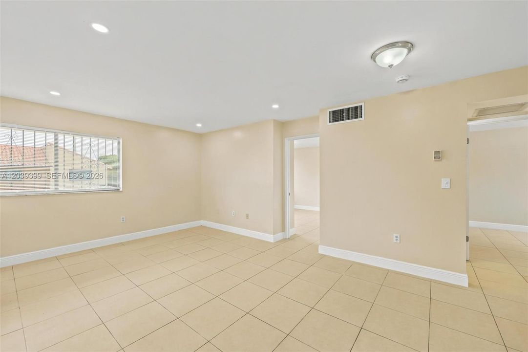 For Sale: $249,900 (2 beds, 2 baths, 755 Square Feet)