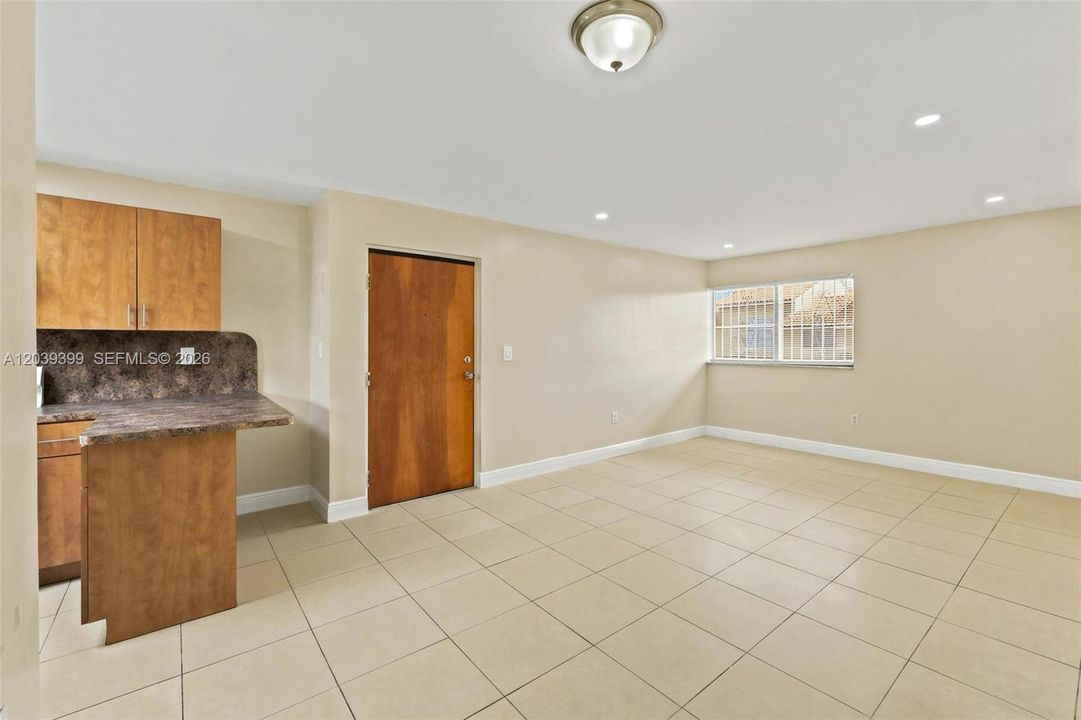 For Sale: $249,900 (2 beds, 2 baths, 755 Square Feet)