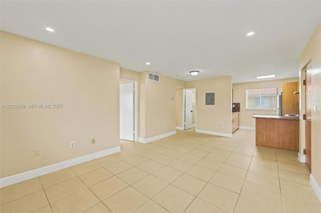 For Sale: $249,900 (2 beds, 2 baths, 755 Square Feet)