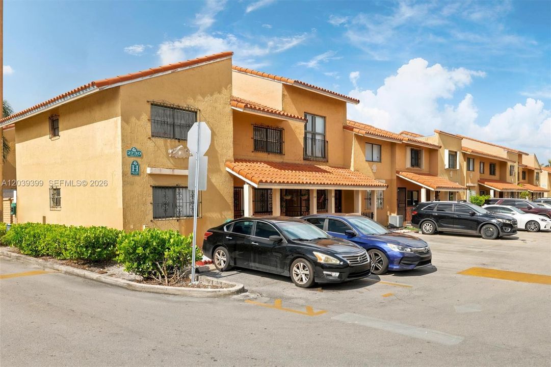 For Sale: $249,900 (2 beds, 2 baths, 755 Square Feet)