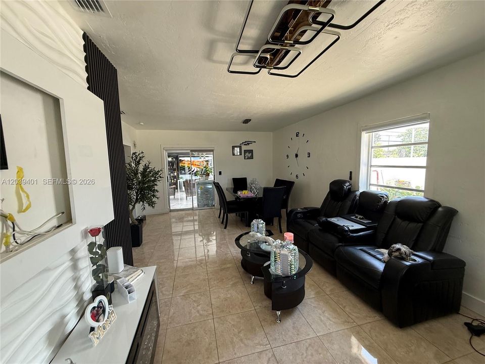 En Venta: $500,000 (3 camas, 1 baños, 936 Pies cuadrados)