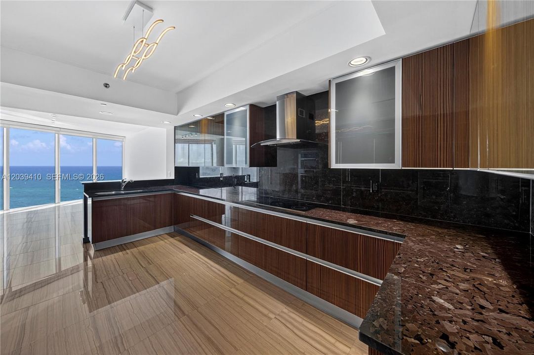 В аренду: $14,900 (3 спален, 3 ванн, 3062 Квадратных фут)