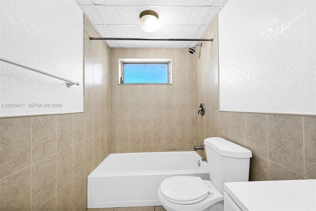 For Sale: $277,900 (1 beds, 1 baths, 667 Square Feet)