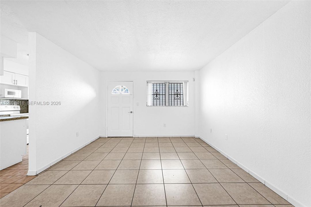 For Sale: $277,900 (1 beds, 1 baths, 667 Square Feet)