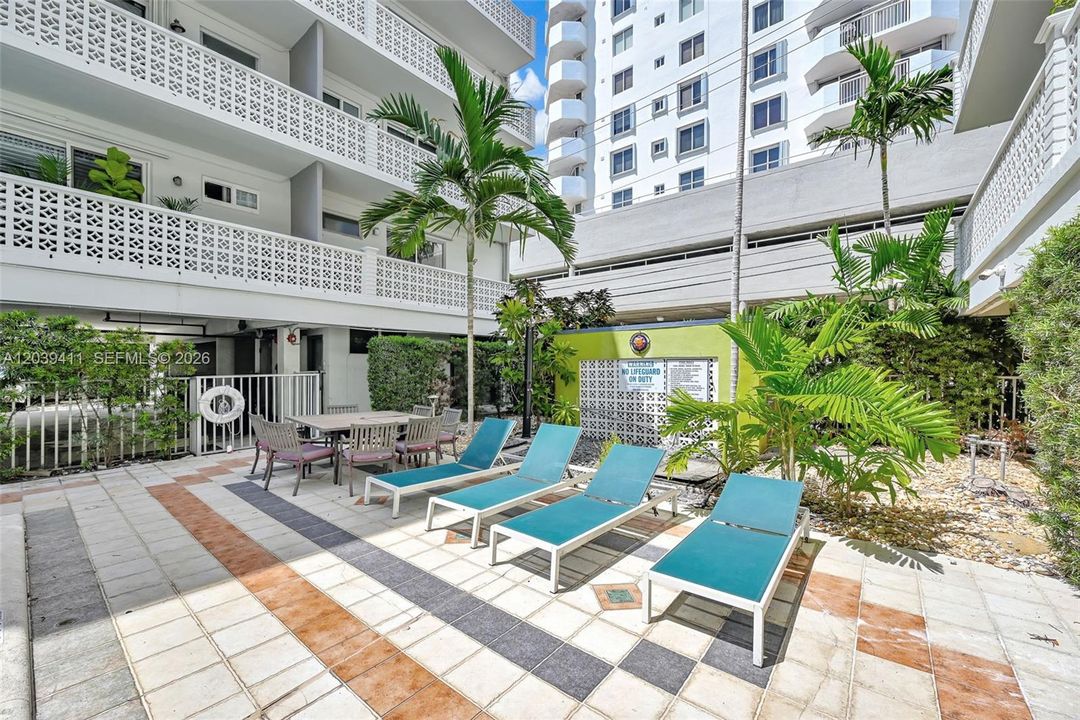 For Sale: $277,900 (1 beds, 1 baths, 667 Square Feet)