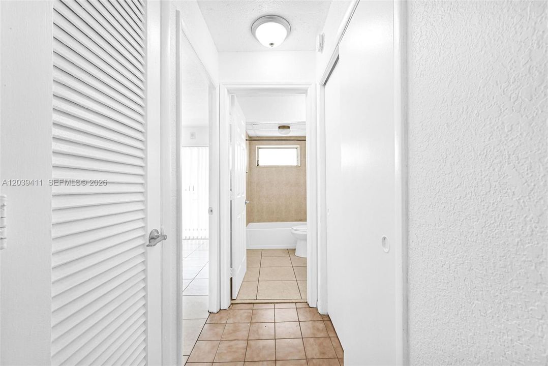 For Sale: $277,900 (1 beds, 1 baths, 667 Square Feet)
