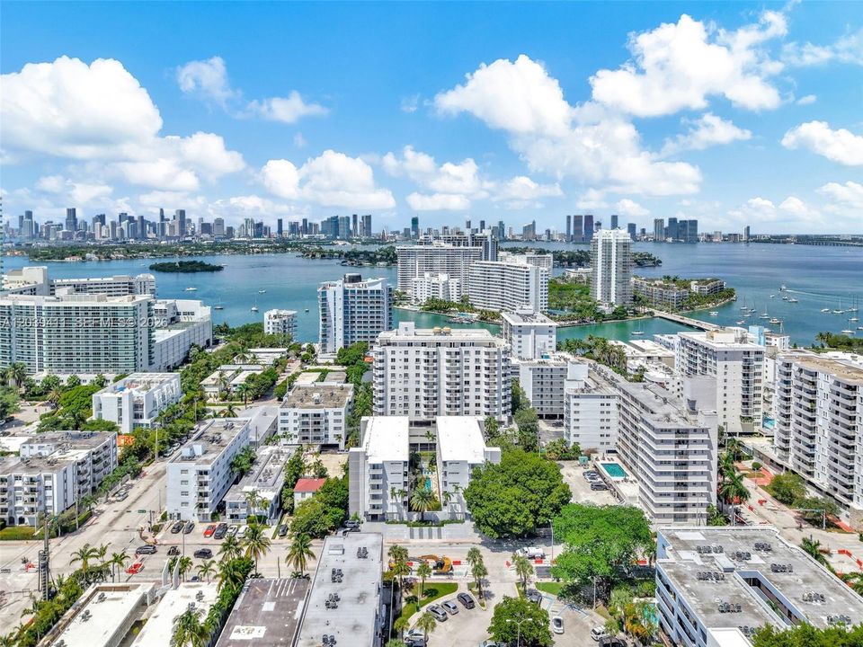 For Sale: $277,900 (1 beds, 1 baths, 667 Square Feet)