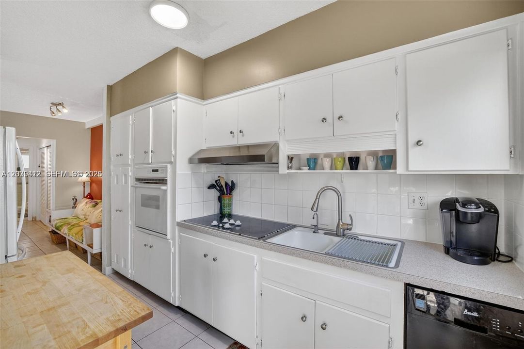 For Sale: $474,000 (1 beds, 1 baths, 770 Square Feet)