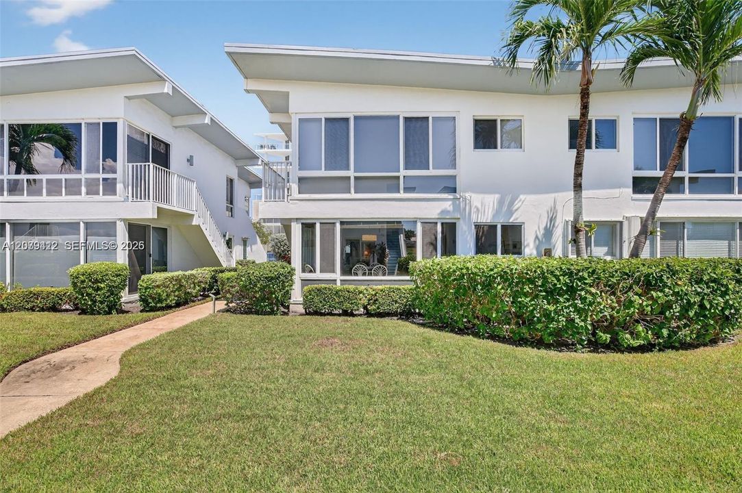 For Sale: $474,000 (1 beds, 1 baths, 770 Square Feet)
