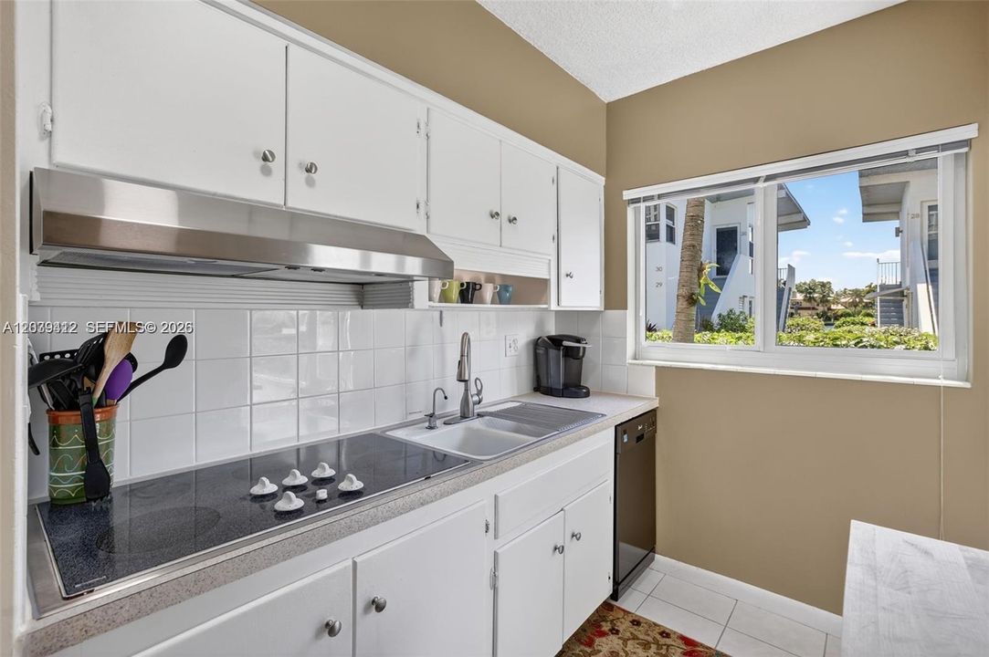 For Sale: $474,000 (1 beds, 1 baths, 770 Square Feet)