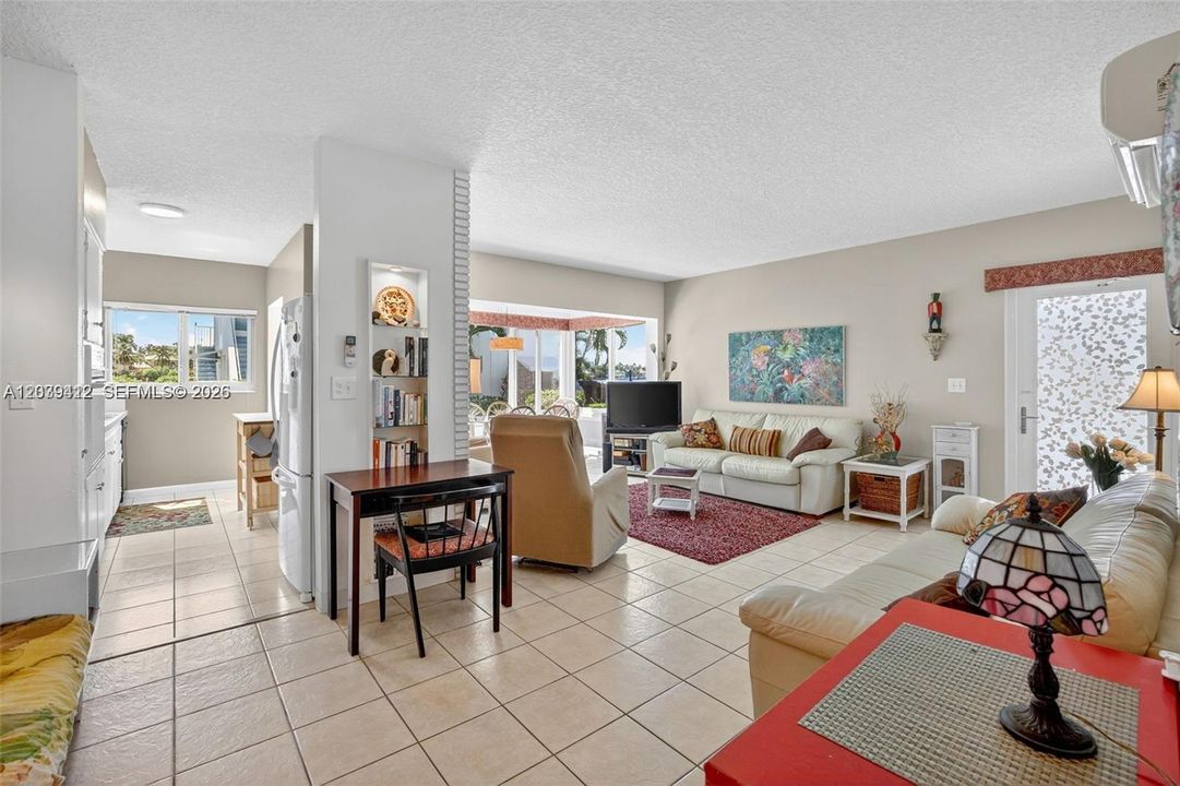 For Sale: $474,000 (1 beds, 1 baths, 770 Square Feet)