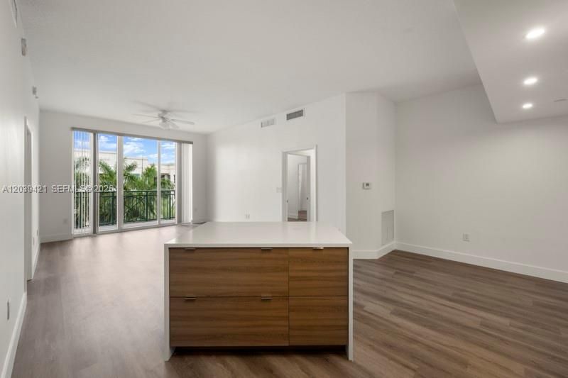 En Venta: $335,000 (2 camas, 2 baños, 1117 Pies cuadrados)