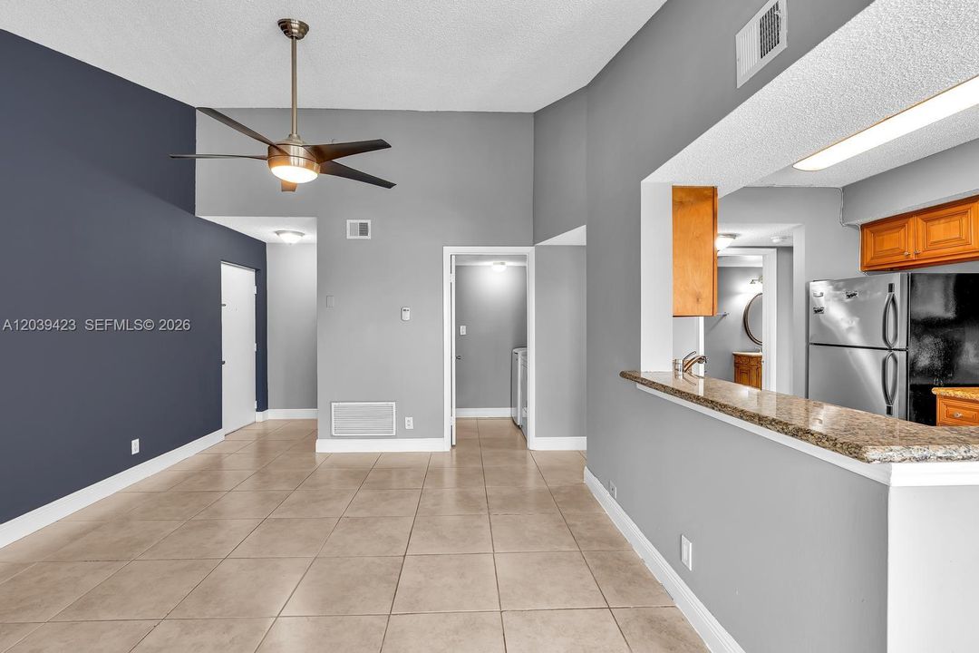 For Rent: $1,895 (1 beds, 1 baths, 695 Square Feet)
