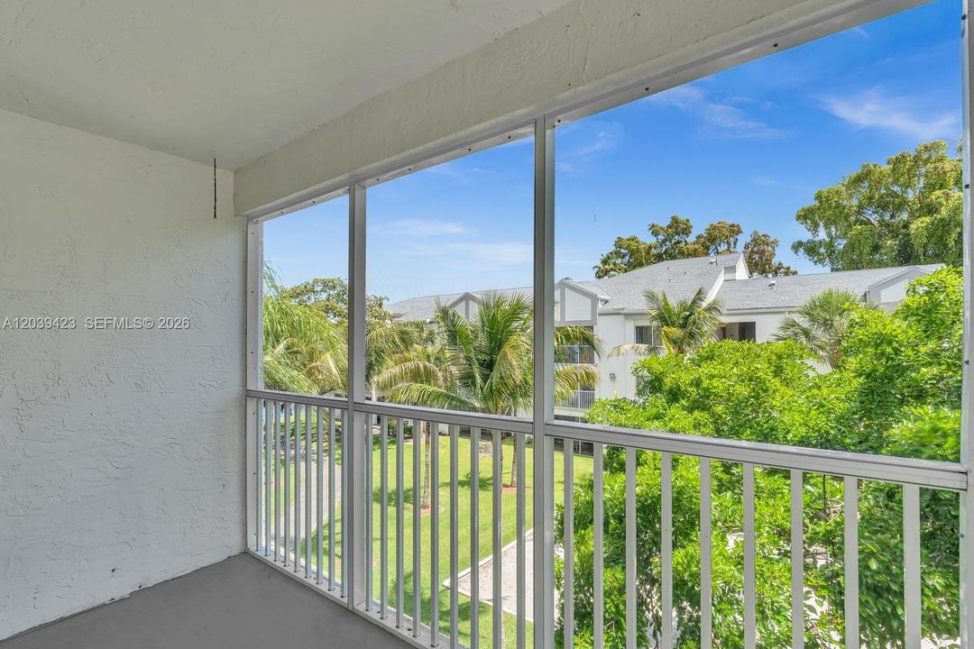 For Rent: $1,895 (1 beds, 1 baths, 695 Square Feet)