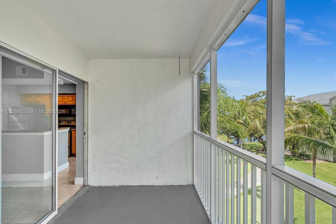 For Rent: $1,895 (1 beds, 1 baths, 695 Square Feet)