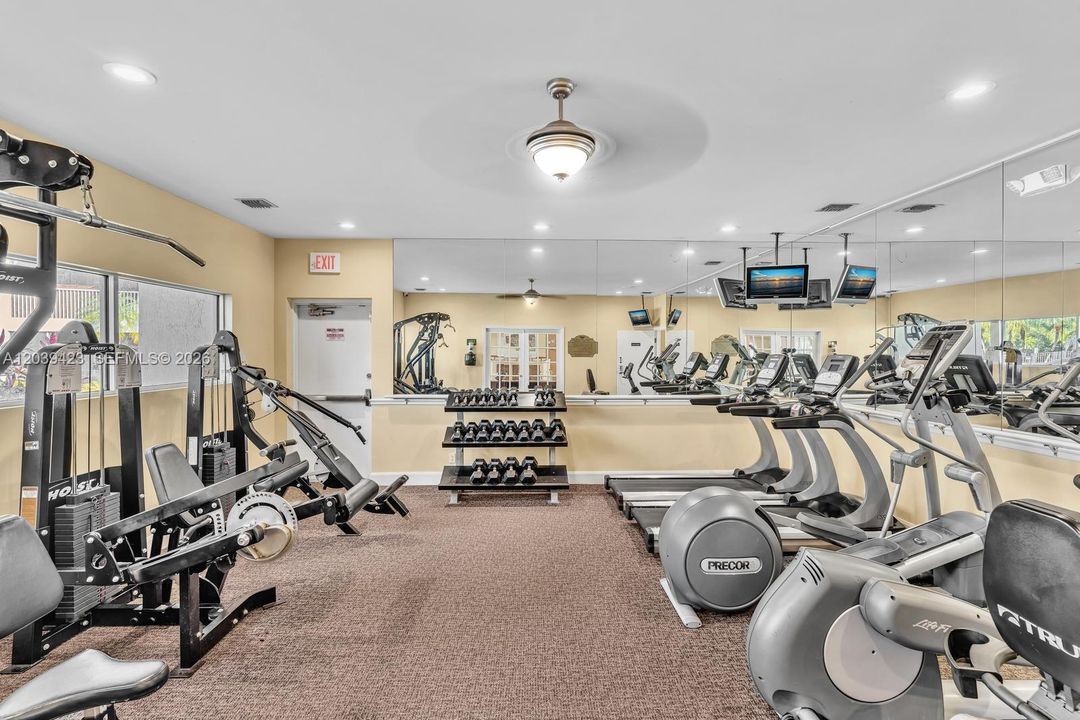 For Rent: $1,895 (1 beds, 1 baths, 695 Square Feet)