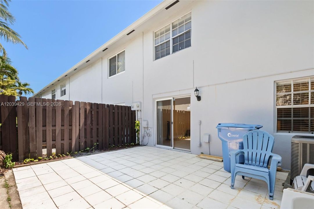 For Rent: $2,950 (3 beds, 2 baths, 1630 Square Feet)