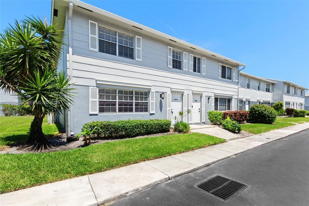 For Rent: $2,950 (3 beds, 2 baths, 1630 Square Feet)