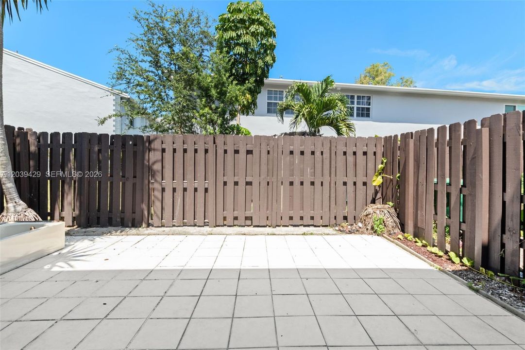 For Rent: $2,950 (3 beds, 2 baths, 1630 Square Feet)