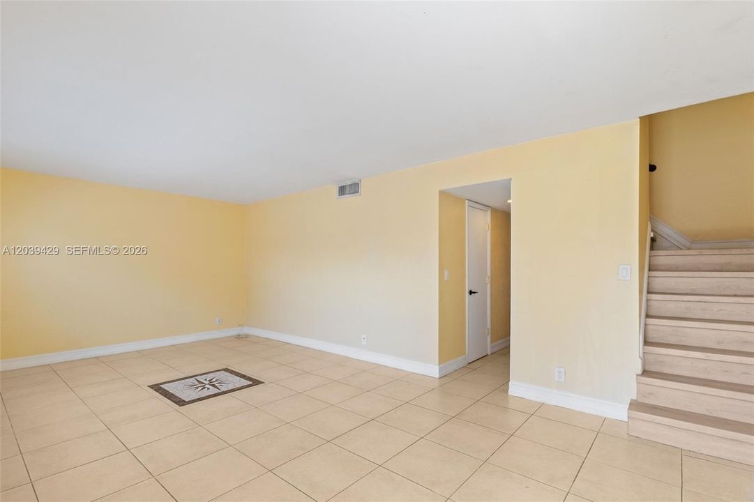 For Rent: $2,950 (3 beds, 2 baths, 1630 Square Feet)