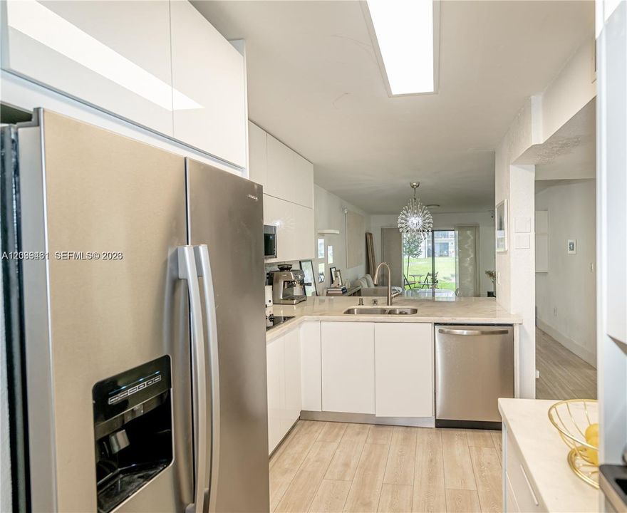 For Rent: $2,100 (2 beds, 2 baths, 986 Square Feet)