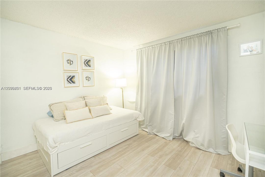 For Rent: $2,100 (2 beds, 2 baths, 986 Square Feet)