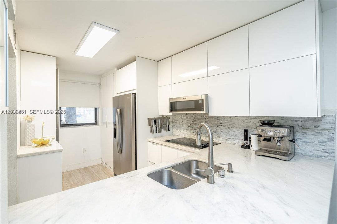 For Rent: $2,100 (2 beds, 2 baths, 986 Square Feet)