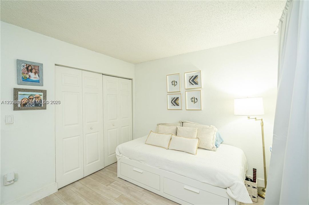For Rent: $2,100 (2 beds, 2 baths, 986 Square Feet)