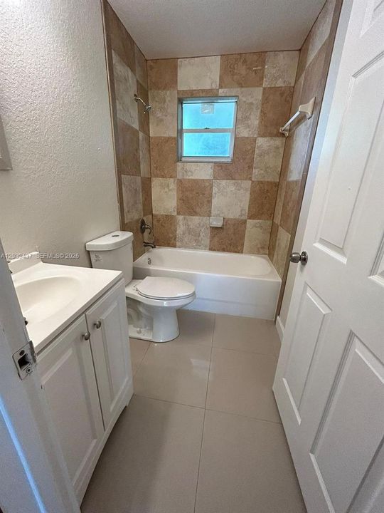 En Renta: $2,600 (3 camas, 2 baños, 2700 Pies cuadrados)