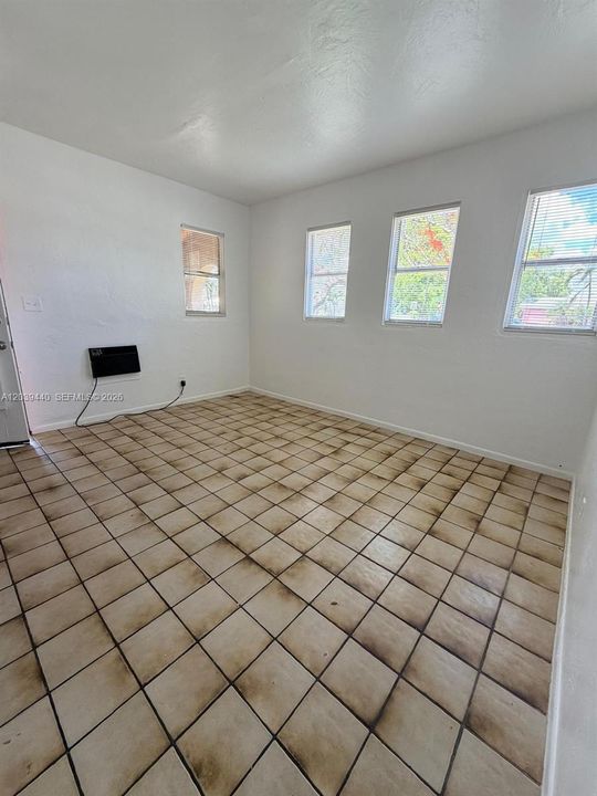 En Renta: $1,550 (1 camas, 1 baños, 2267 Pies cuadrados)