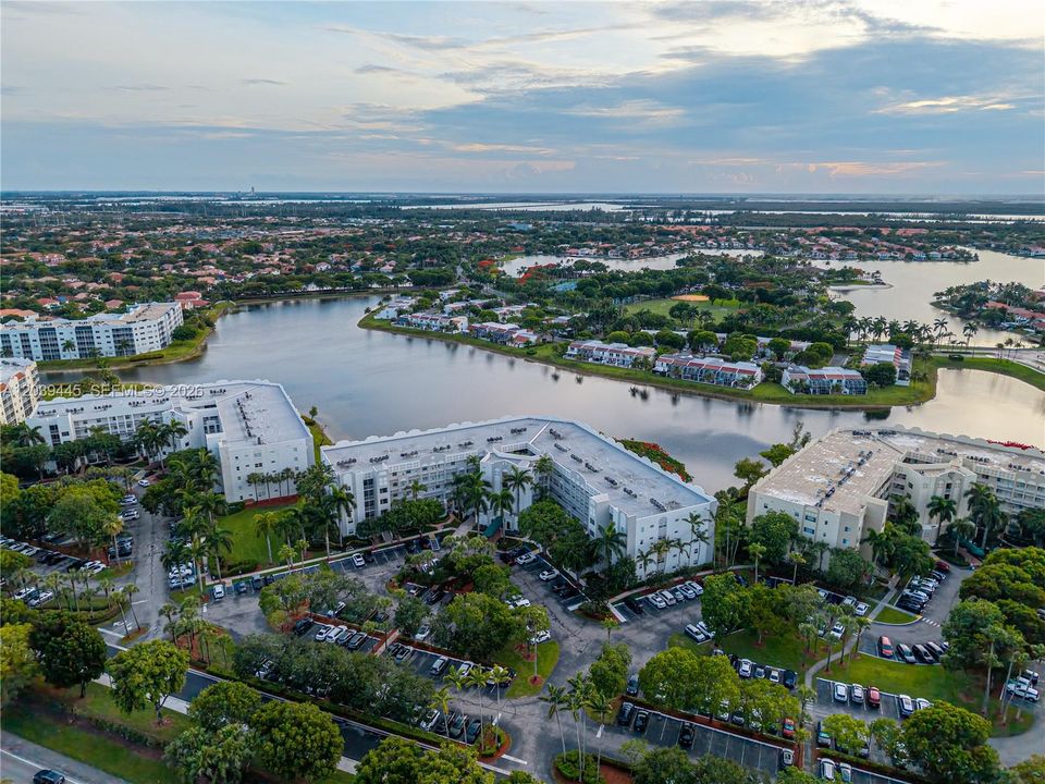На продажу: $529,000 (2 спален, 2 ванн, 1700 Квадратных фут)