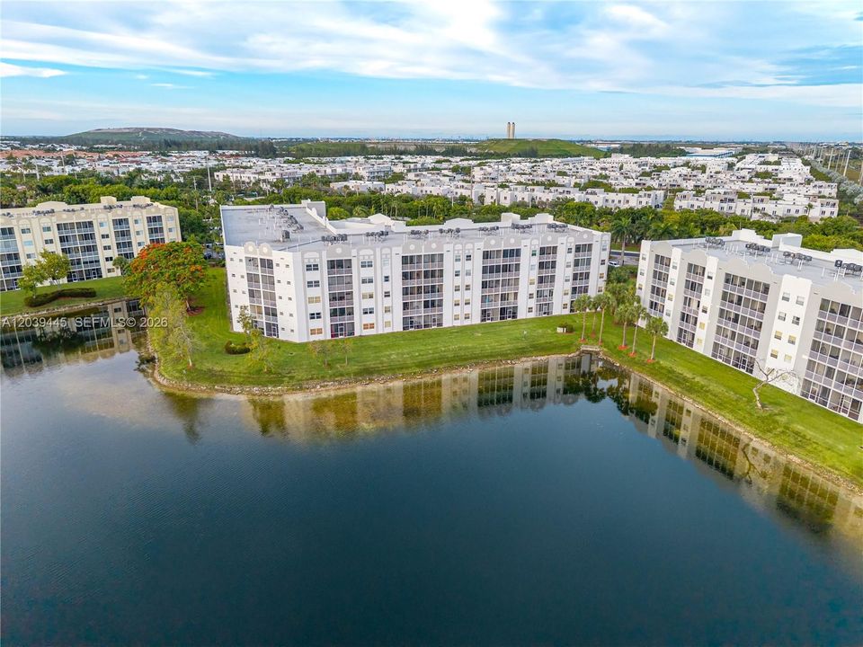 На продажу: $529,000 (2 спален, 2 ванн, 1700 Квадратных фут)
