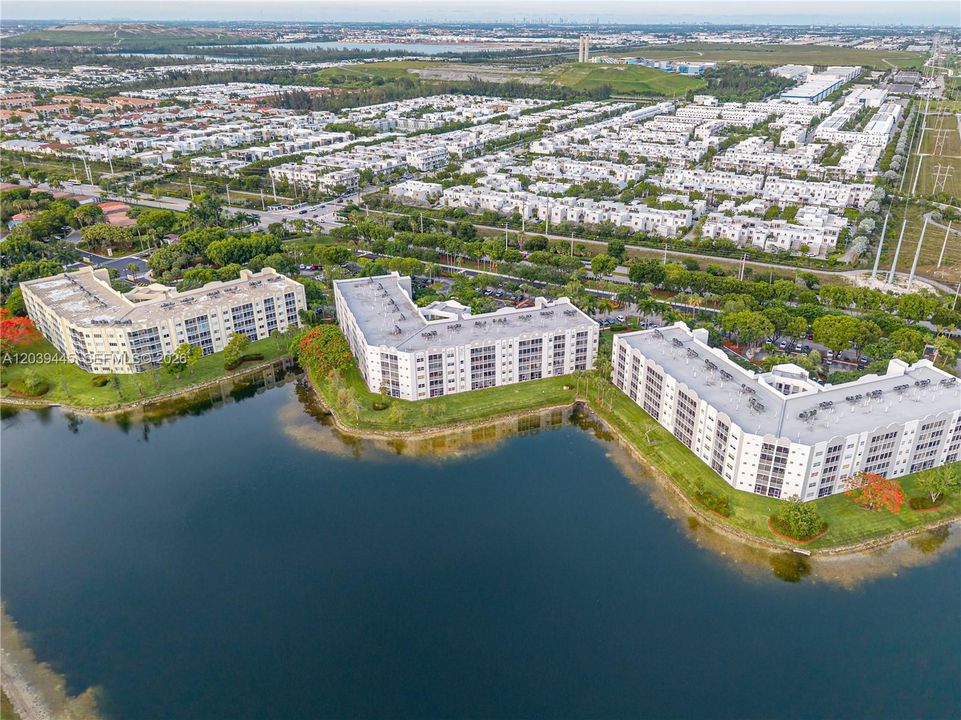 На продажу: $529,000 (2 спален, 2 ванн, 1700 Квадратных фут)