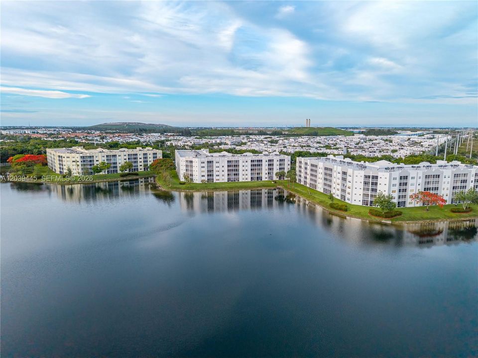На продажу: $529,000 (2 спален, 2 ванн, 1700 Квадратных фут)