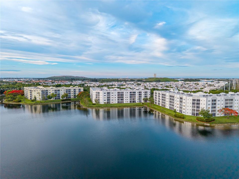 На продажу: $529,000 (2 спален, 2 ванн, 1700 Квадратных фут)