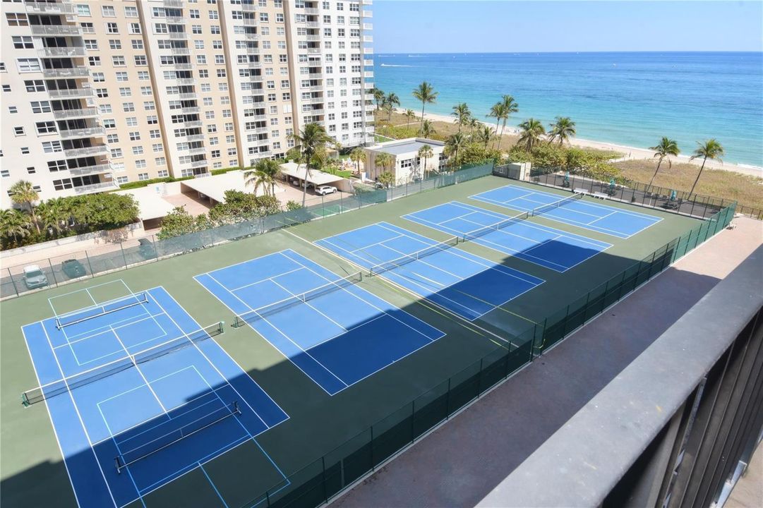 PICKEBALL AND TENNIS