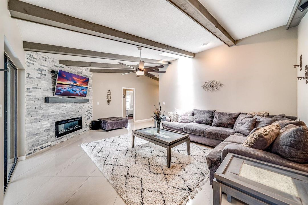 30-web-or-mls-JOY07737