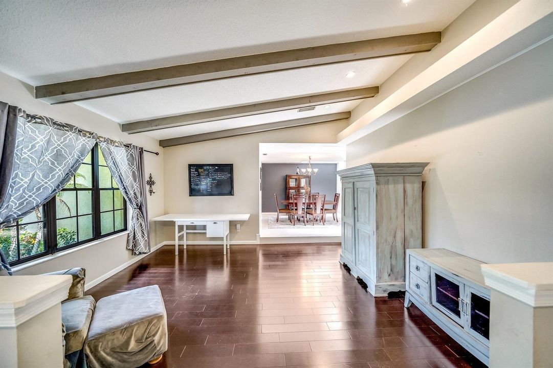 18-web-or-mls-JOY07692