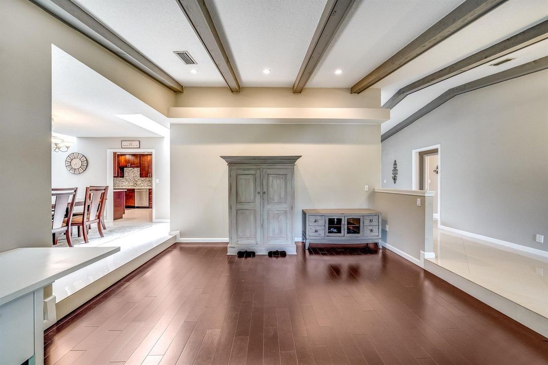 19-web-or-mls-JOY07695