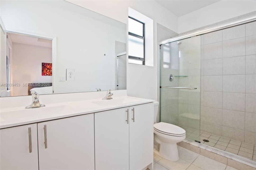 En Venta: $450,000 (3 camas, 3 baños, 1328 Pies cuadrados)