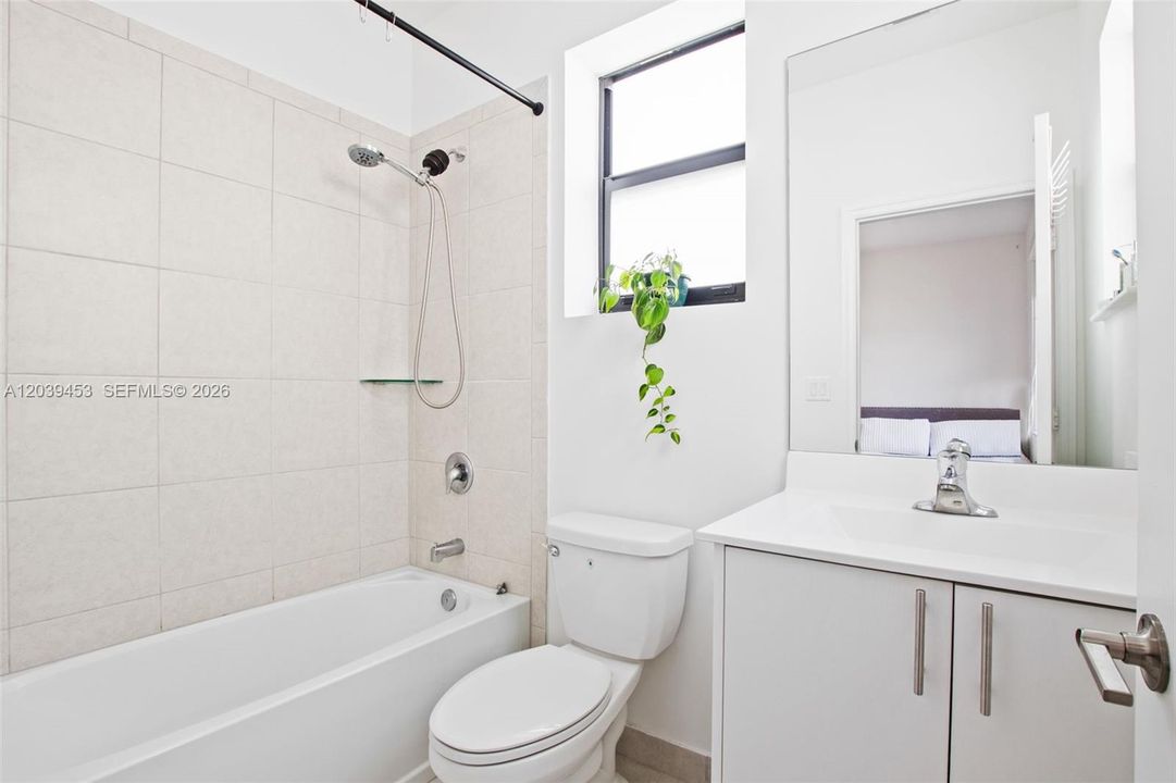 En Venta: $450,000 (3 camas, 3 baños, 1328 Pies cuadrados)